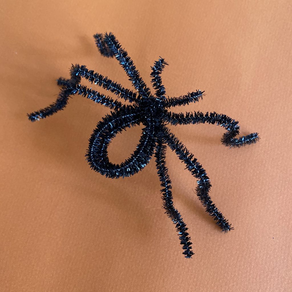 Araignée en fil chenille : bricolage d'Halloween - Ciloubidouille