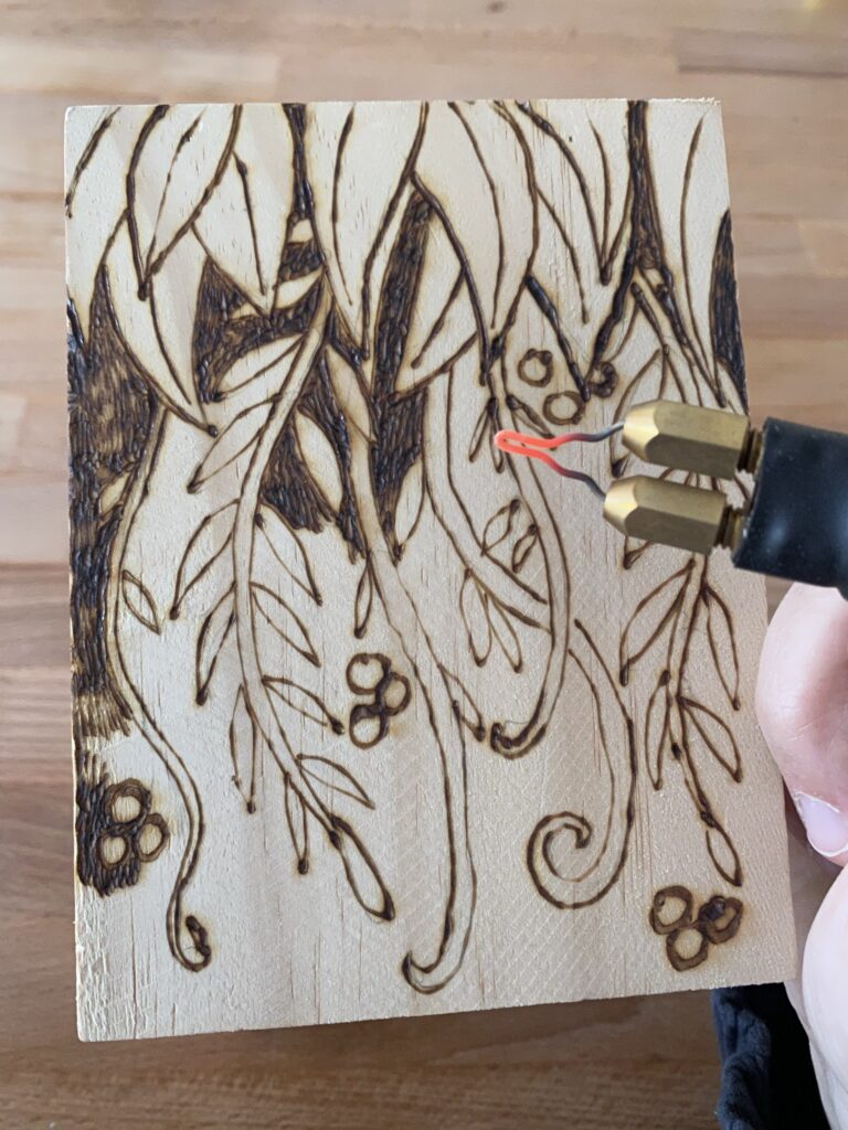 Nichoir en bois, bricolage artisanat peinture Doodle bois suspendu