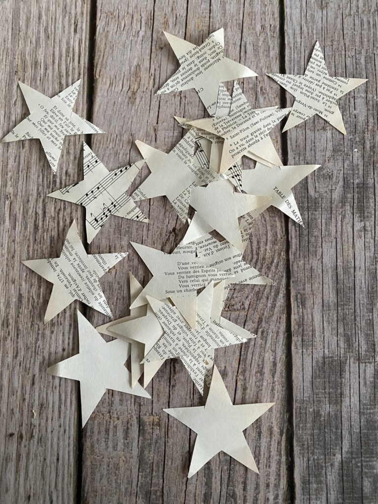 Fabriquez une guirlande d'étoiles en papier pour décorer