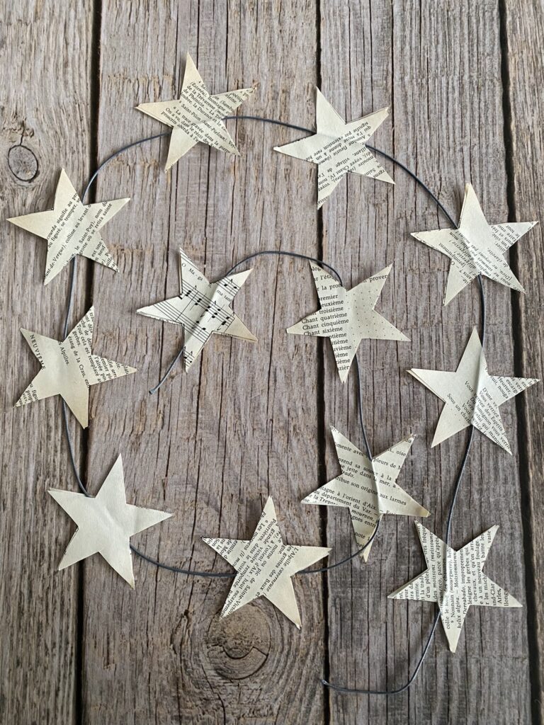 Fabriquez une guirlande d'étoiles en papier pour décorer